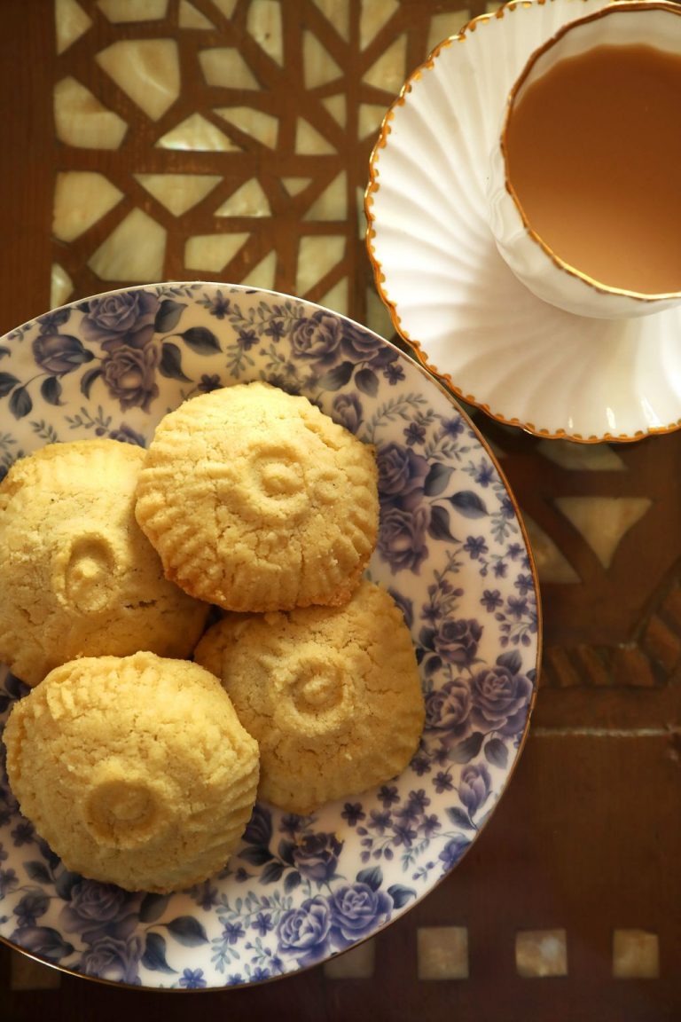 Maamoul (Date Filled Semolina Cookies)